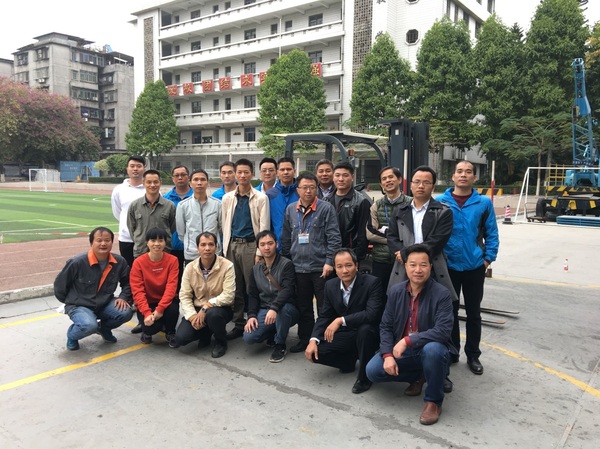 企业评委与参赛教师合照.jpg