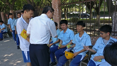 炎炎夏日送清凉 情系师生暖人心 - 广州港技工学校